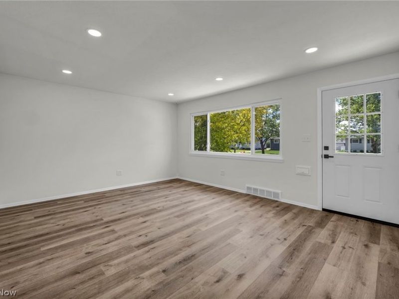 15424 Holland Road, Brook Park, OH 44142 Photo 9