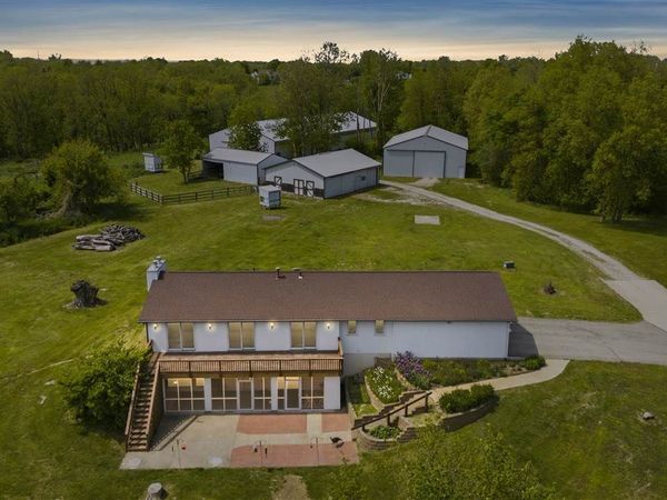 10611 Hawks Haven Rd, Cedar Rapids, IA 52411