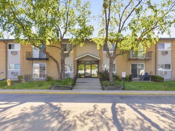 8828 N LESLIE Lane, Unit 104D, Des Plaines, IL 60016