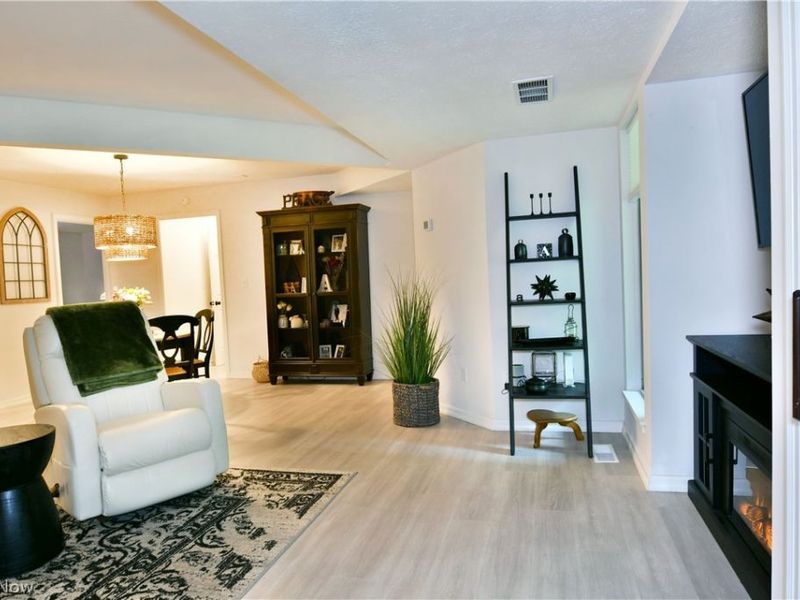 991 Powers Avenue, Unit 4, Youngstown, OH 44505 Photo 13