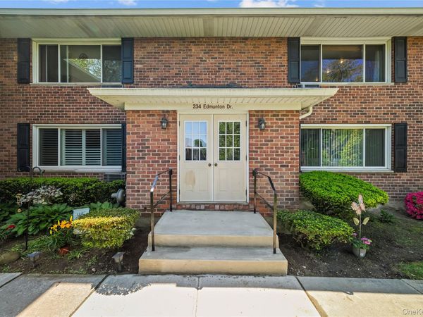 234 Edmunton Drive, Unit J12, North Babylon, NY 11703