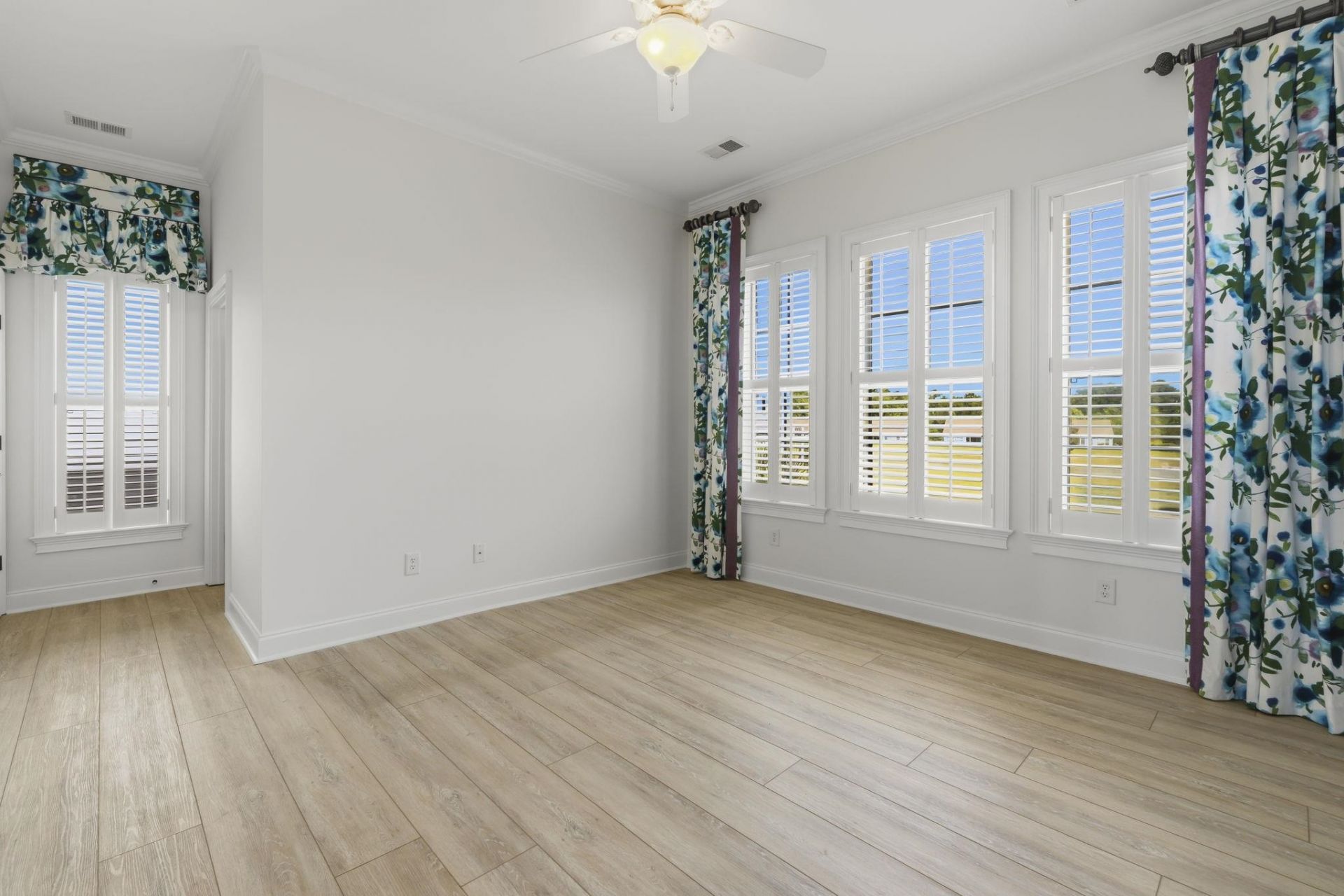 425 Saint Julian Ln. Photo 6