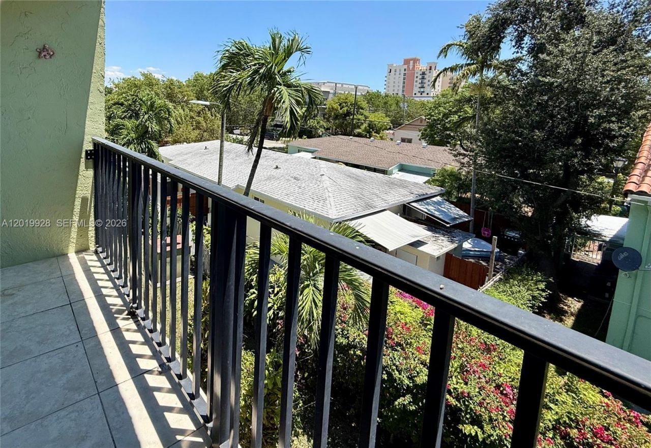 1530 SW 2nd St , Unit 304, Miami, FL 33135 Photo