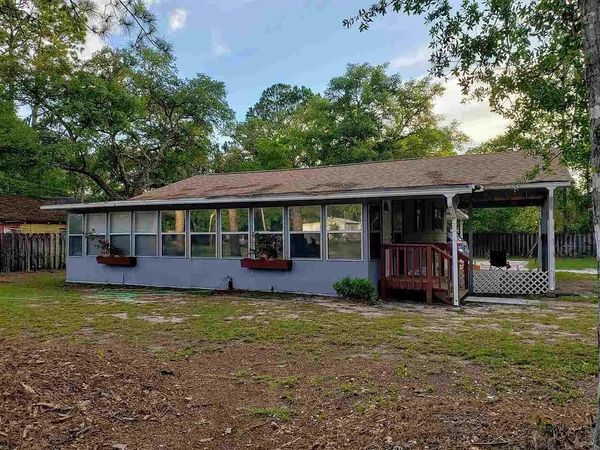 64 Westview Street , Panacea, FL 32346