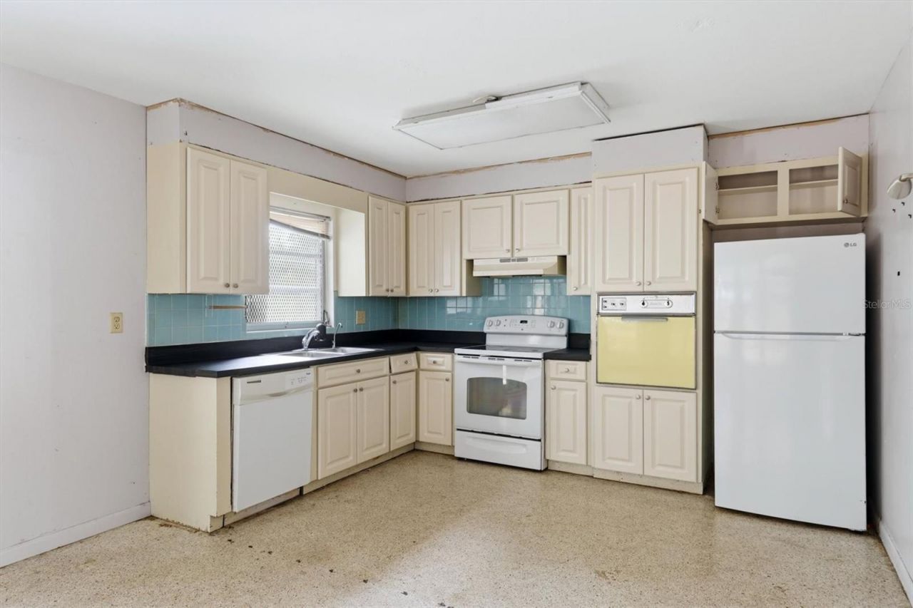 3316 Jolson Drive, Sarasota, FL 34237 Photo