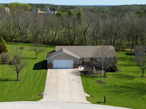 2383 N 4070th Road, Sheridan, IL 60551