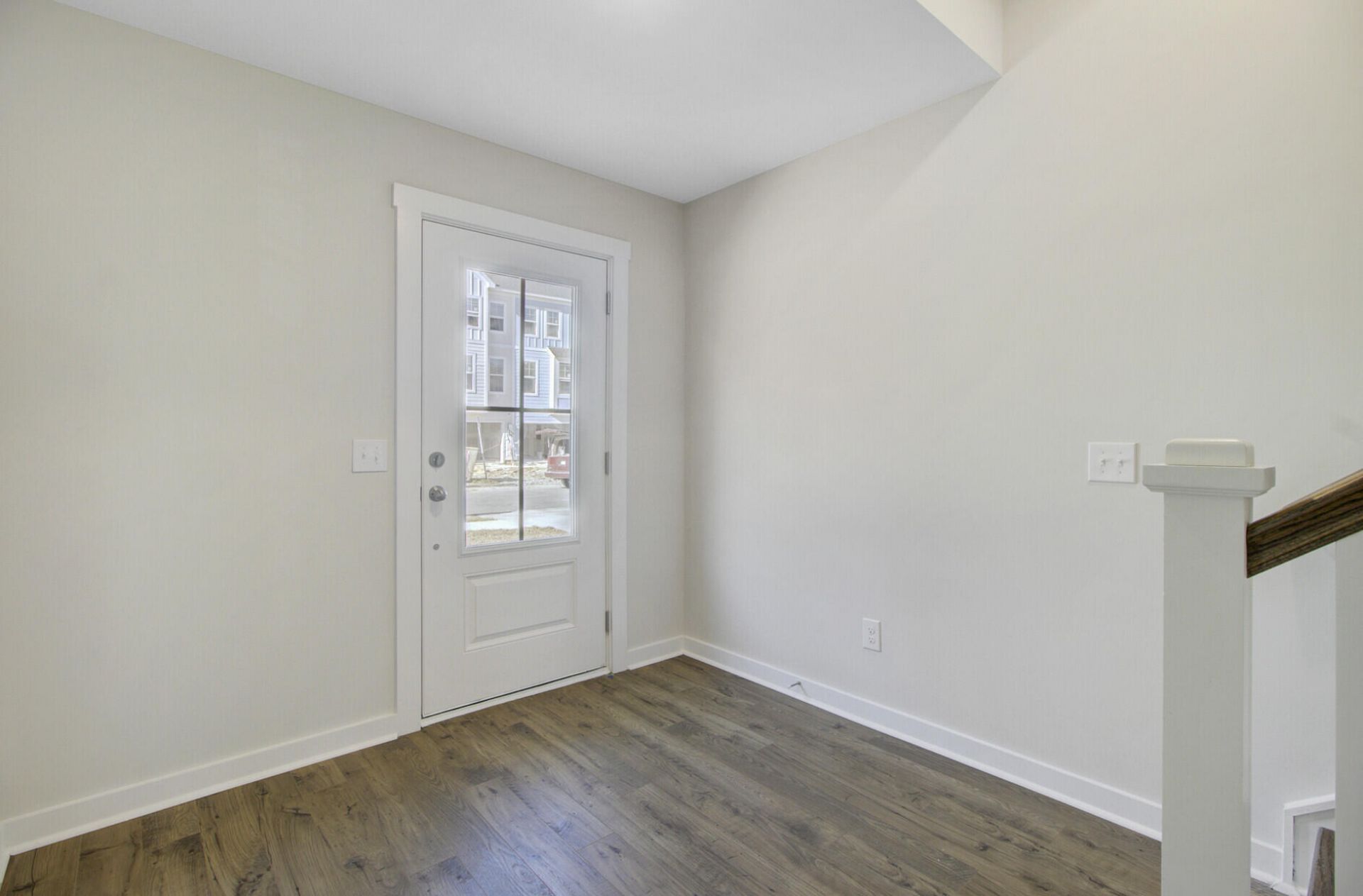477 Caledon Court Photo 16