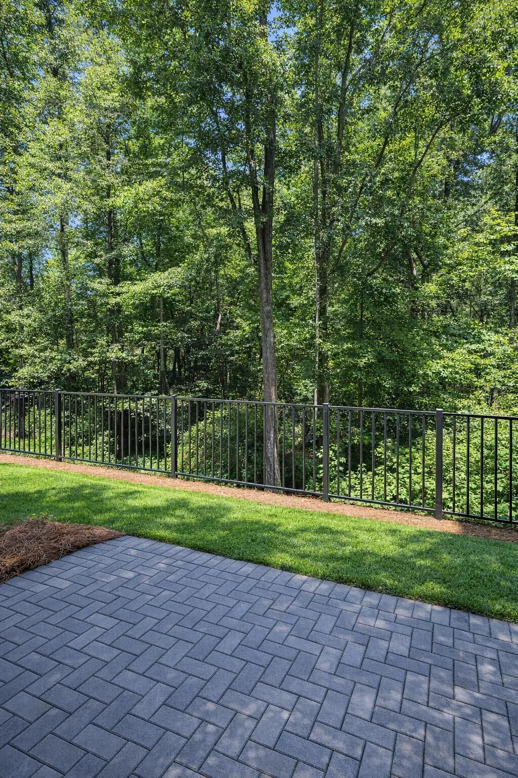 477 Caledon Court Photo 4