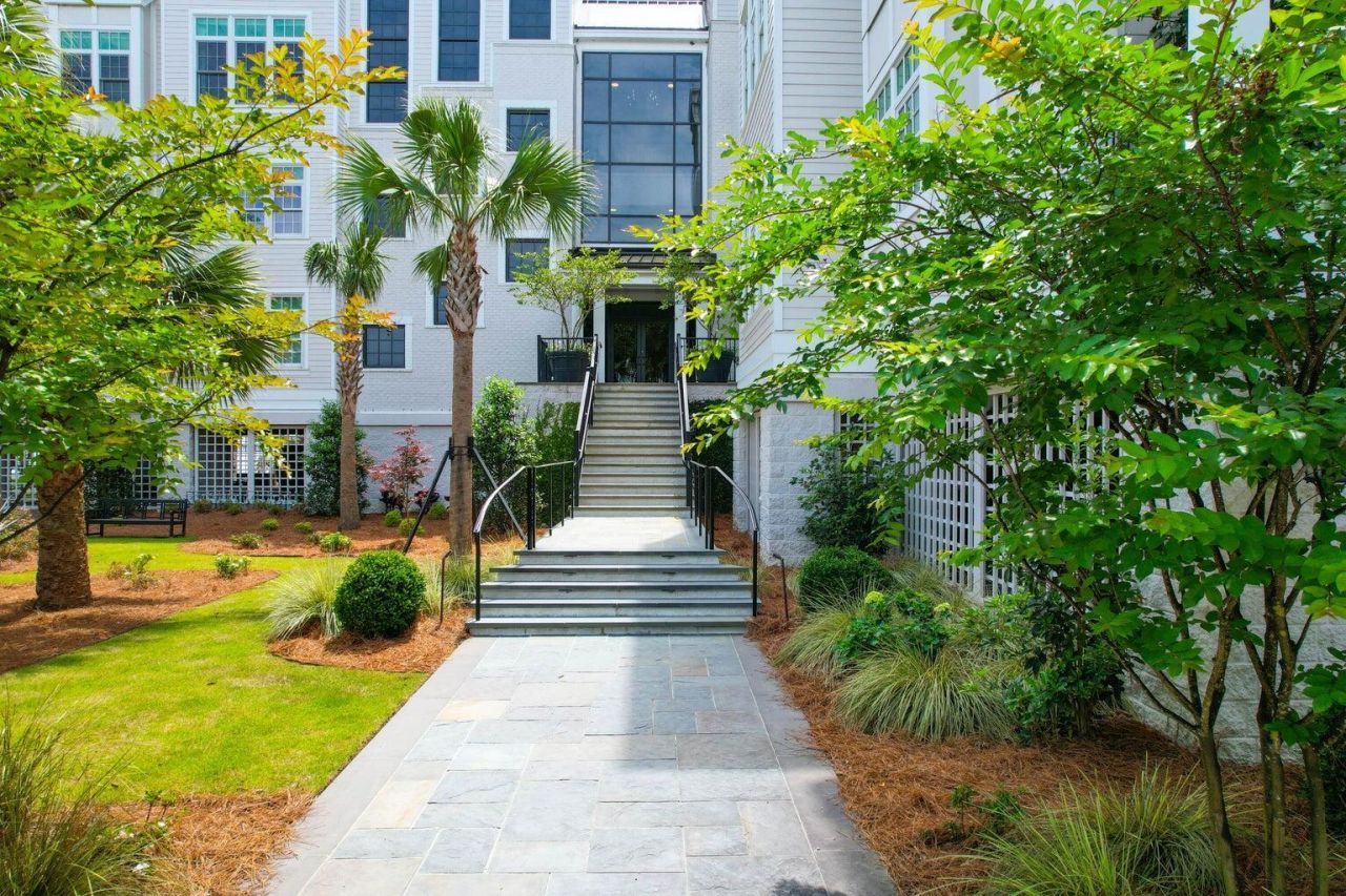108 Fairbanks Oak Alley Photo 4