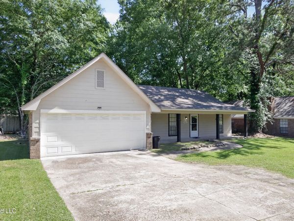 4821 Cottonwood Lane, Jackson, MS 39212