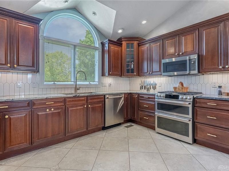 9542 Paragon Mills Lane, Washington Township, OH 45458 Photo 14