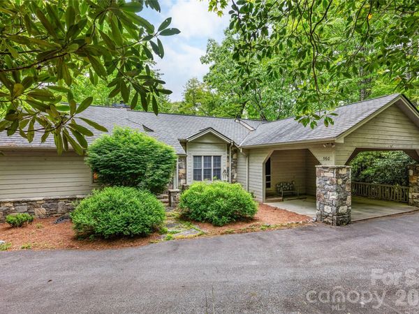 560 Toxaway Court , Lake Toxaway, NC 28747