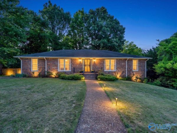 422 Robinhood Drive, Florence, AL 35633