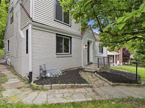 814 Fruithurst Dr, Pittsburgh, PA 15228