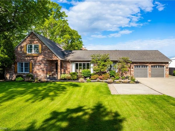 4802 Center Road , Avon, OH 44011