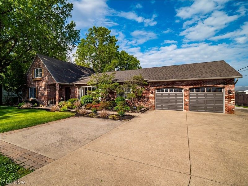 4802 Center Road, Avon, OH 44011 Photo 2