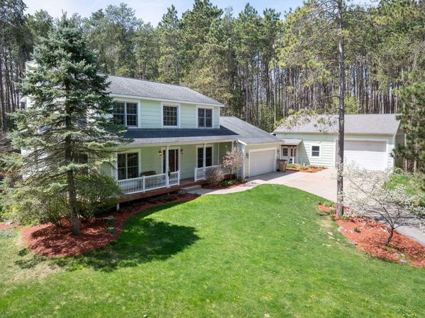 4530 Summit Forest Drive NE, Rockford, MI 49341