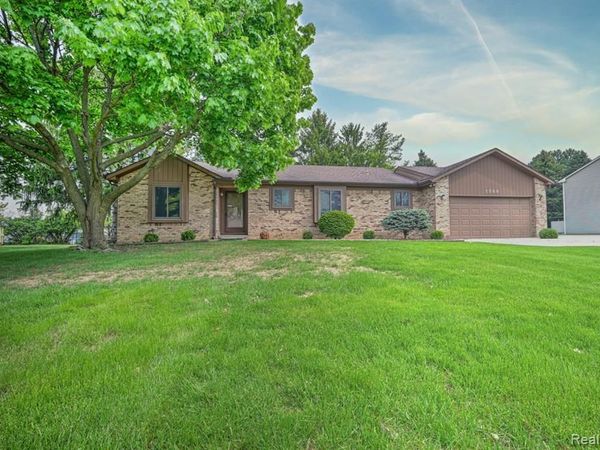 1569 Oak Grove Drive, Walled Lake, MI 48390