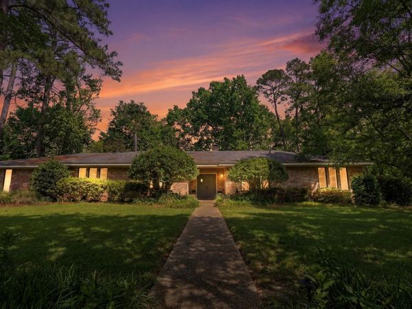 107 Greenwood Pl, Hattiesburg, MS 39402