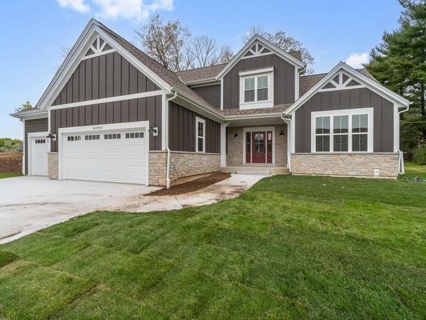 W221N3075 Greenwood ROAD, Waukesha, WI 53186