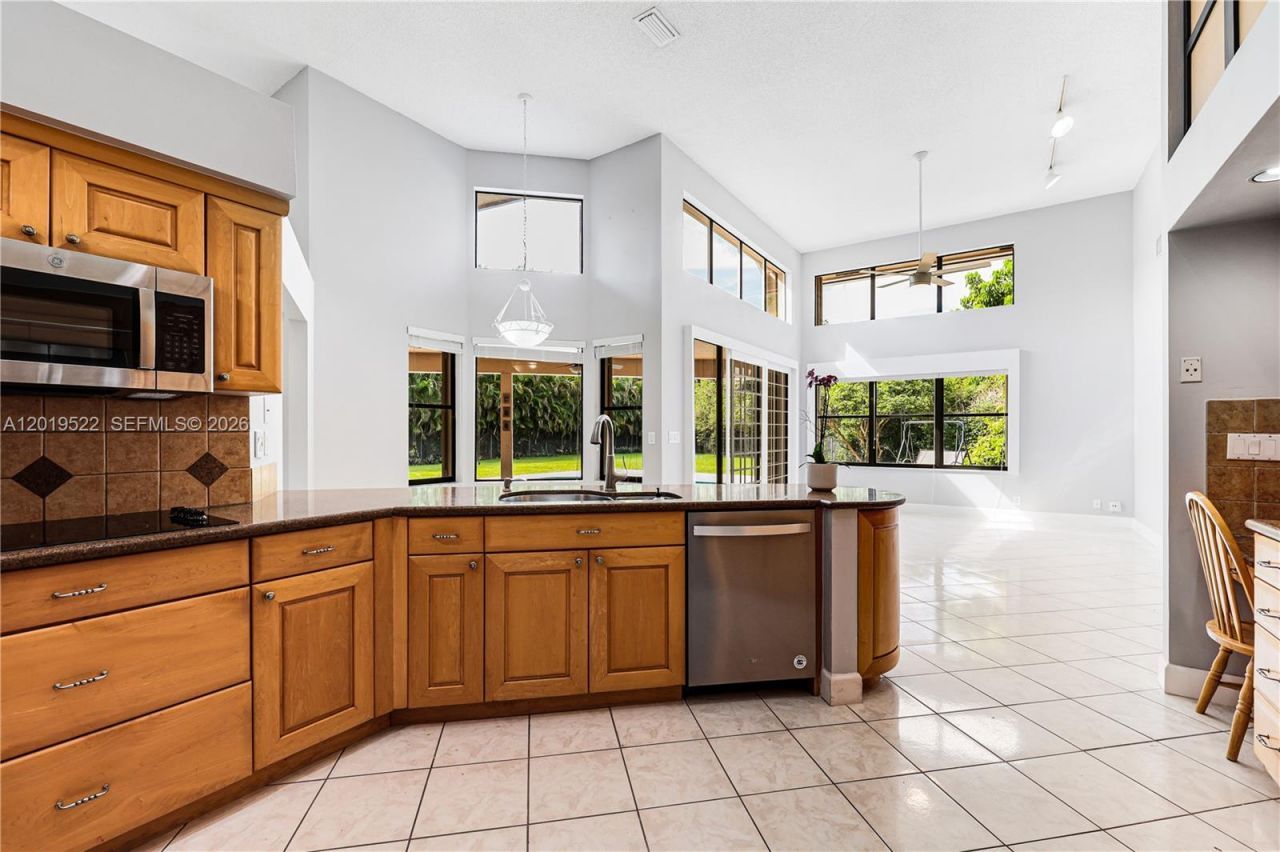 1256 S Manor Dr S , Weston, FL 33326 Photo