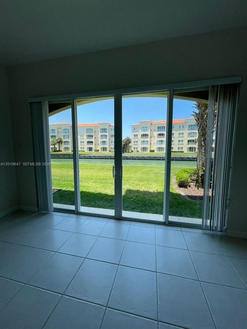 19 W Harbour Isle Dr W , Unit 103, Fort Pierce, FL 34949 Photo