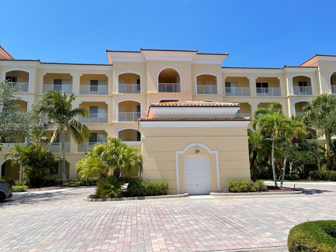 19 W Harbour Isle Dr W , Unit 201, Fort Pierce, FL 34949 Photo