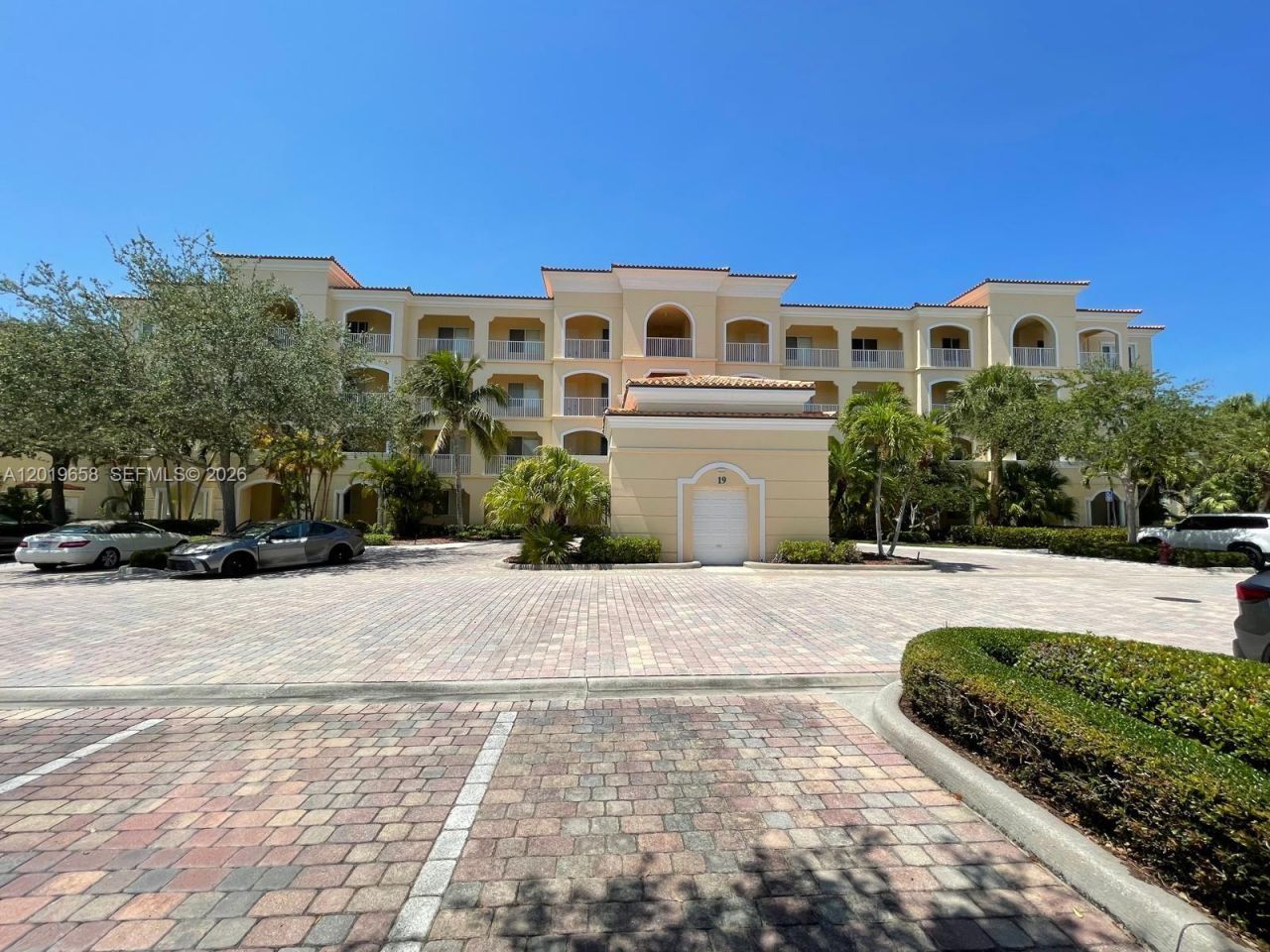 19 W Harbour Isle Dr W , Unit 201, Fort Pierce, FL 34949 Photo
