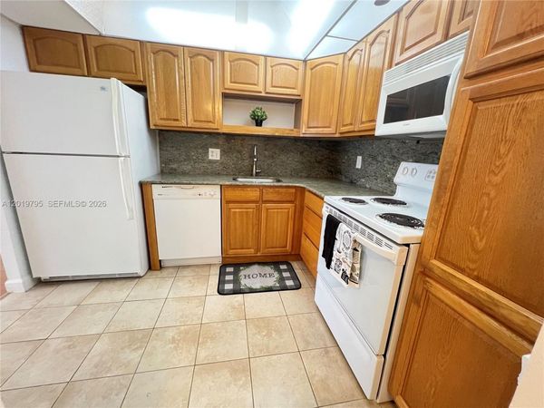 1100 Saint Charles Pl, Unit 620, Pembroke Pines, FL 33026
