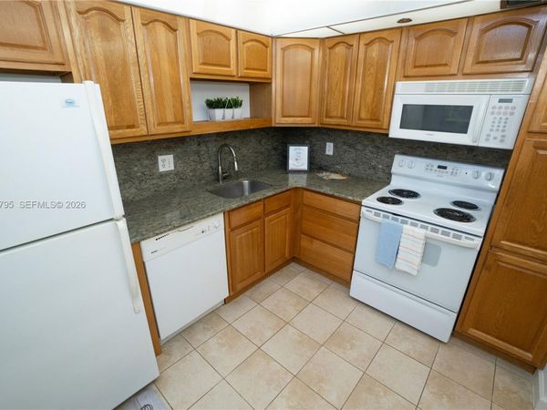 1100 Saint Charles Pl , Unit 620, Pembroke Pines, FL 33026
