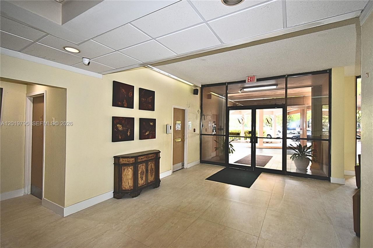 1100 Saint Charles Pl, Unit 620, Pembroke Pines, FL 33026 Photo