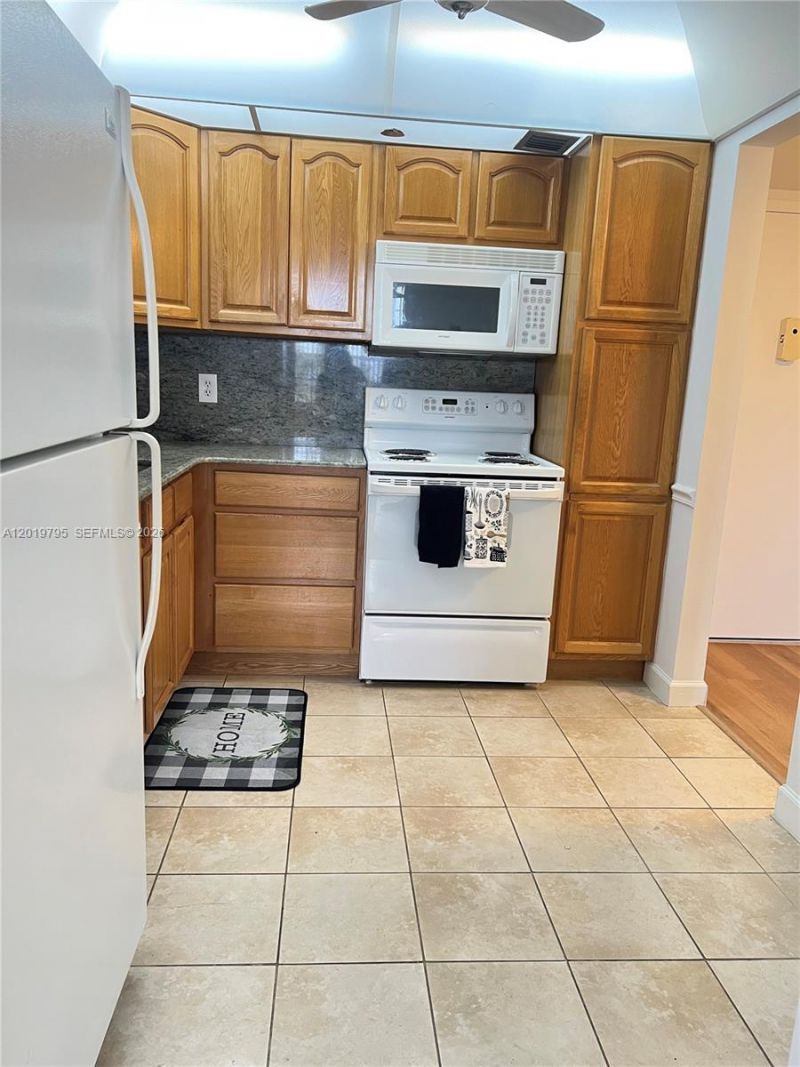 1100 Saint Charles Pl, Unit 620, Pembroke Pines, FL 33026 Photo