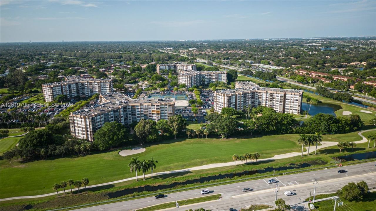 1100 Saint Charles Pl, Unit 620, Pembroke Pines, FL 33026 Photo