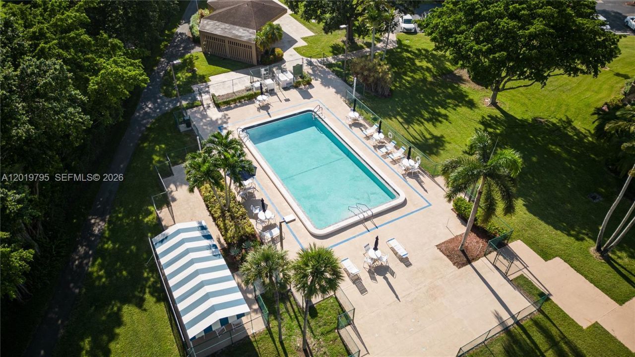 1100 Saint Charles Pl, Unit 620, Pembroke Pines, FL 33026 Photo