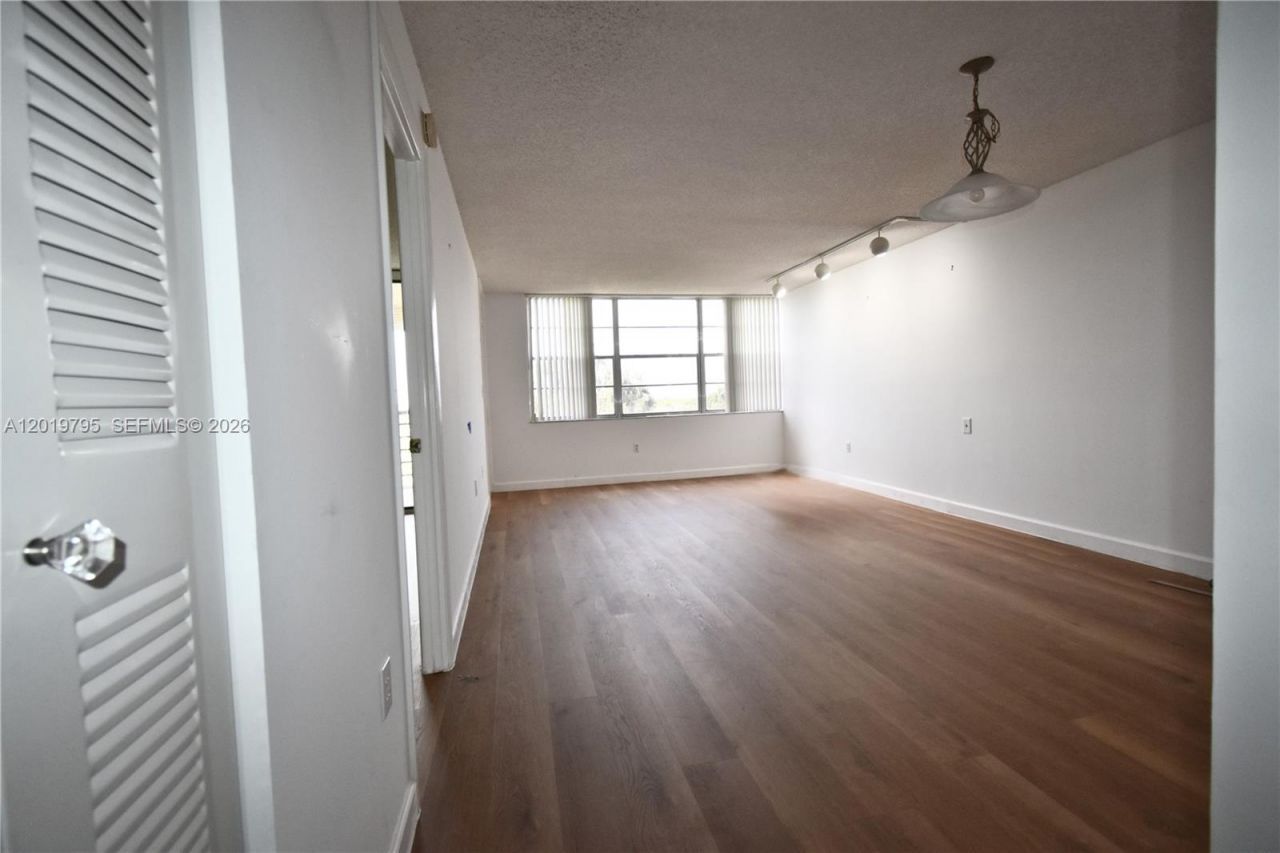 1100 Saint Charles Pl, Unit 620, Pembroke Pines, FL 33026 Photo
