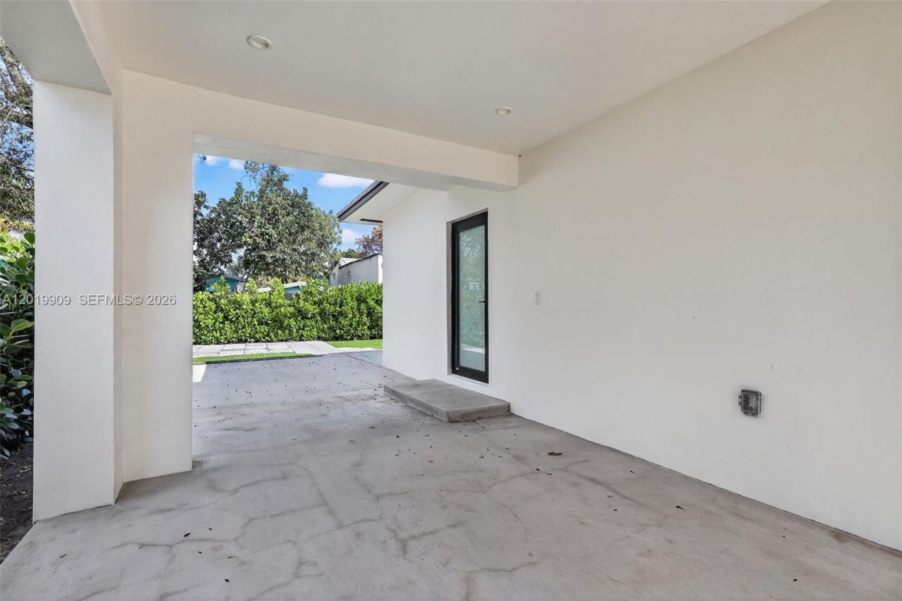 53 NW 68th St , Miami, FL 33150 Photo