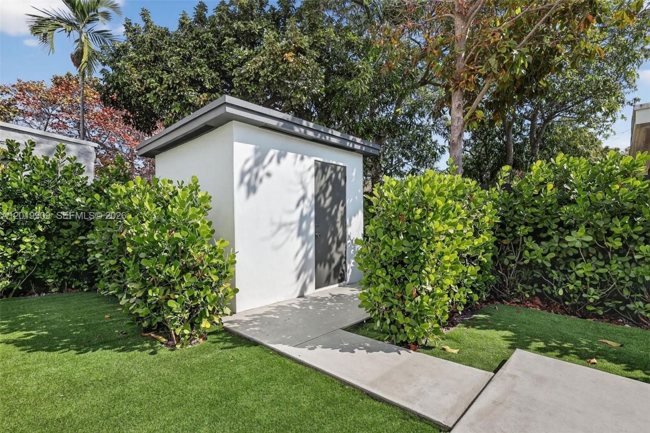 53 NW 68th St , Miami, FL 33150 Photo