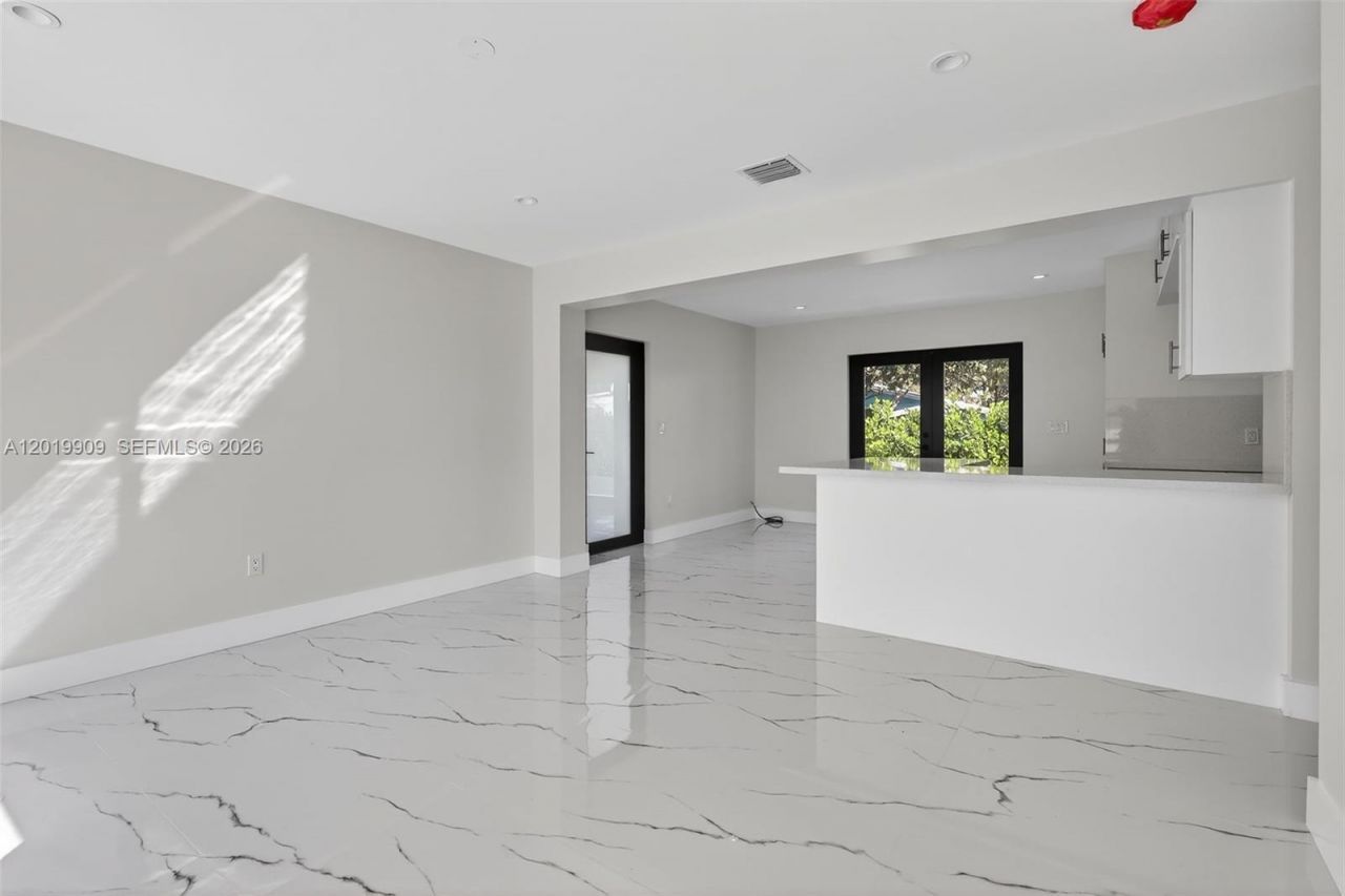 53 NW 68th St , Miami, FL 33150 Photo