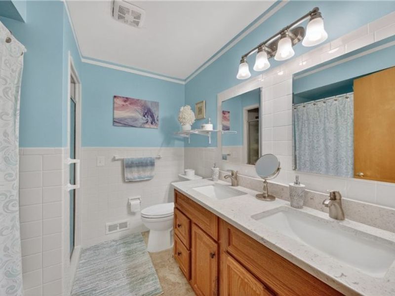 6649 Maplehurst Road, North Olmsted, OH 44070 Photo 12