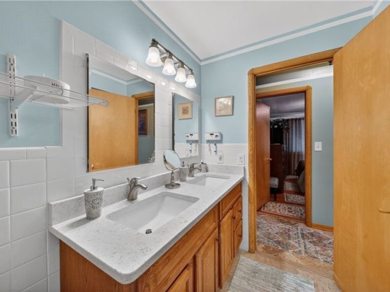 6649 Maplehurst Road, North Olmsted, OH 44070 Photo 13