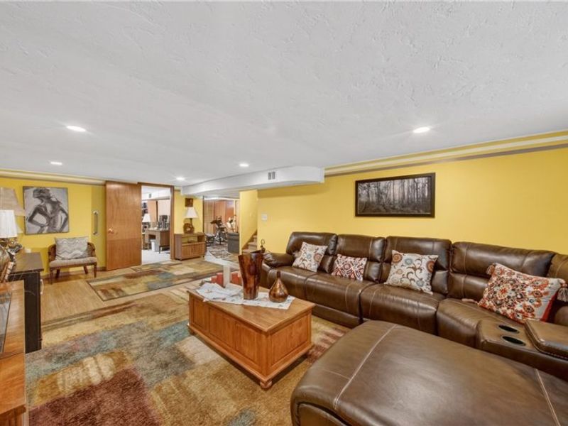 6649 Maplehurst Road, North Olmsted, OH 44070 Photo 28
