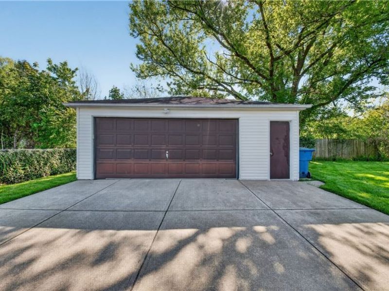 6649 Maplehurst Road, North Olmsted, OH 44070 Photo 42