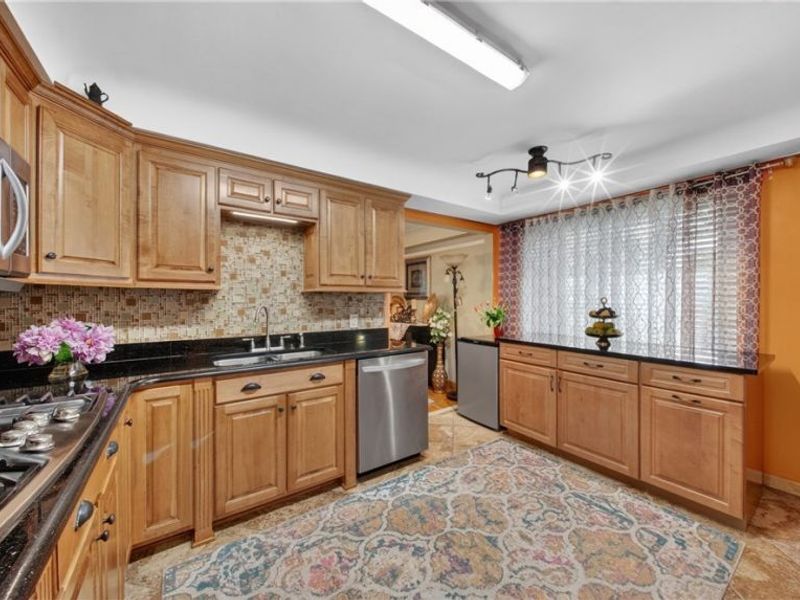 6649 Maplehurst Road, North Olmsted, OH 44070 Photo 7