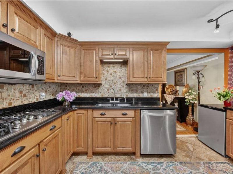 6649 Maplehurst Road, North Olmsted, OH 44070 Photo 8
