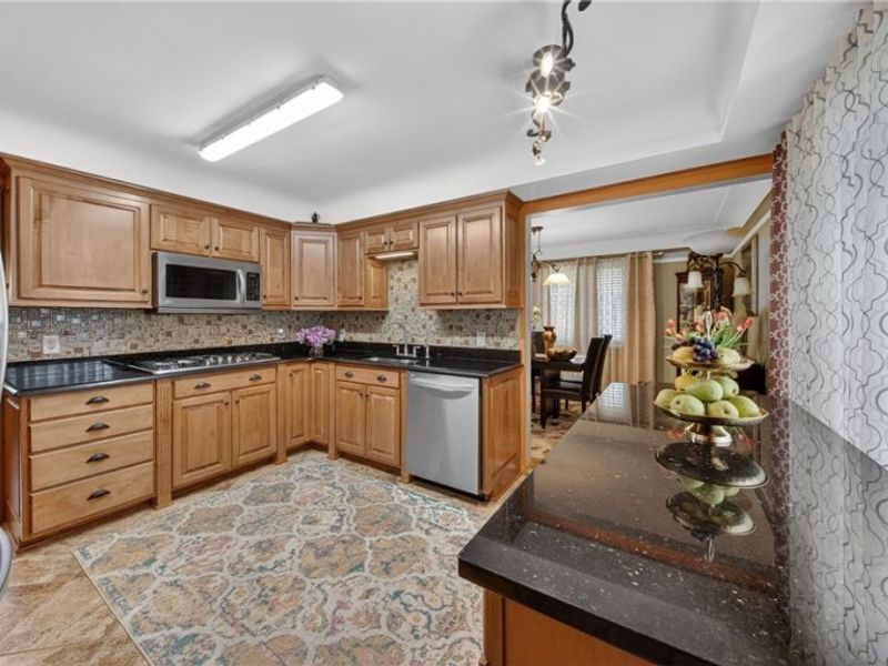 6649 Maplehurst Road, North Olmsted, OH 44070 Photo 9