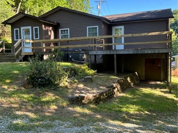 1726 Trace Fork Road, Chapmanville, WV 25508