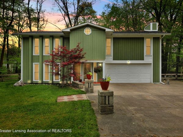 111 Feldspar Drive, Williamston, MI 48895