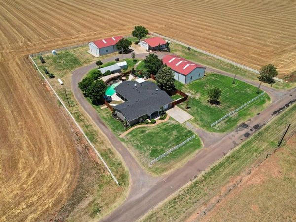 15785 N 1700 Road, Hollis, OK 73550
