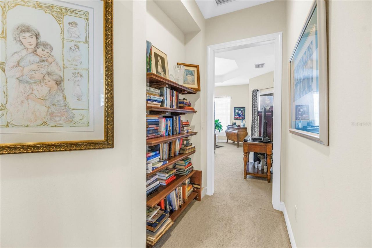 10 Franklin Court S, Unit 63D, Saint Petersburg, FL 33711 Photo