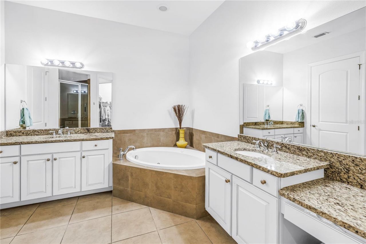 10 Franklin Court S, Unit 63D, Saint Petersburg, FL 33711 Photo